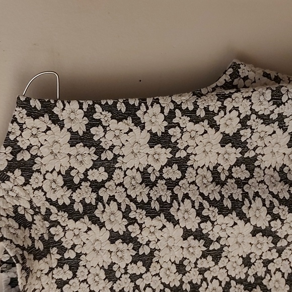 B Young Floral Dress/Black/White/ Sz M/ Stretchy/NWOT/ Classic - Picture 2 of 7